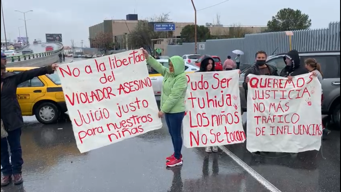 Manifestación en sede del poder judicial federal en Saltillo. (EL SIGLO DE TORREÓN)