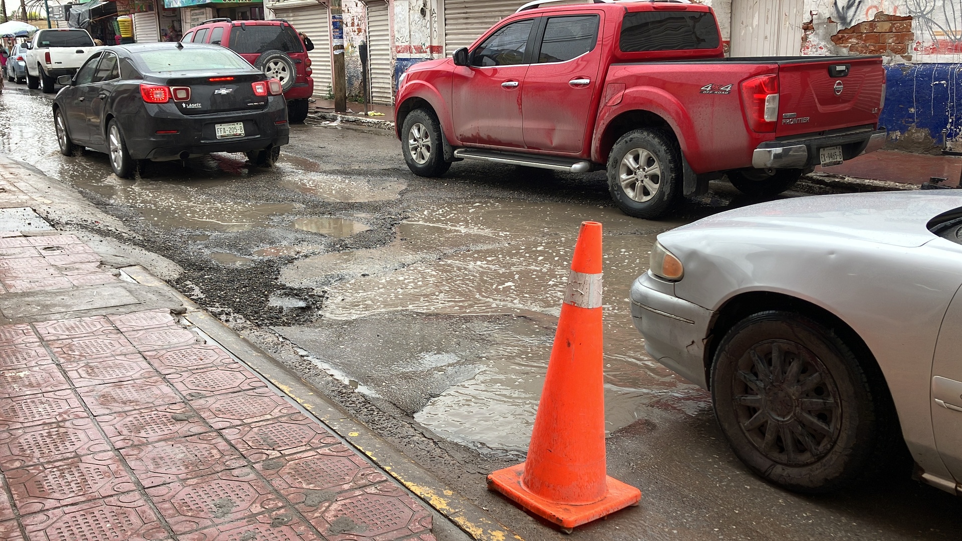 Calles afectadas por baches en Matamoros. (MARÍA DE JESÚS VÁZQUEZ)