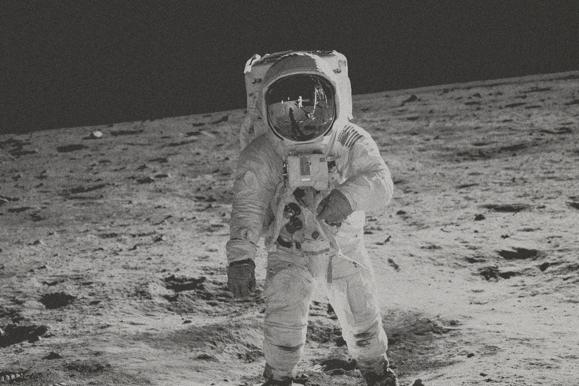 Estudian el polvo lunar para reducir su impacto en misiones y en la salud de astronautas
