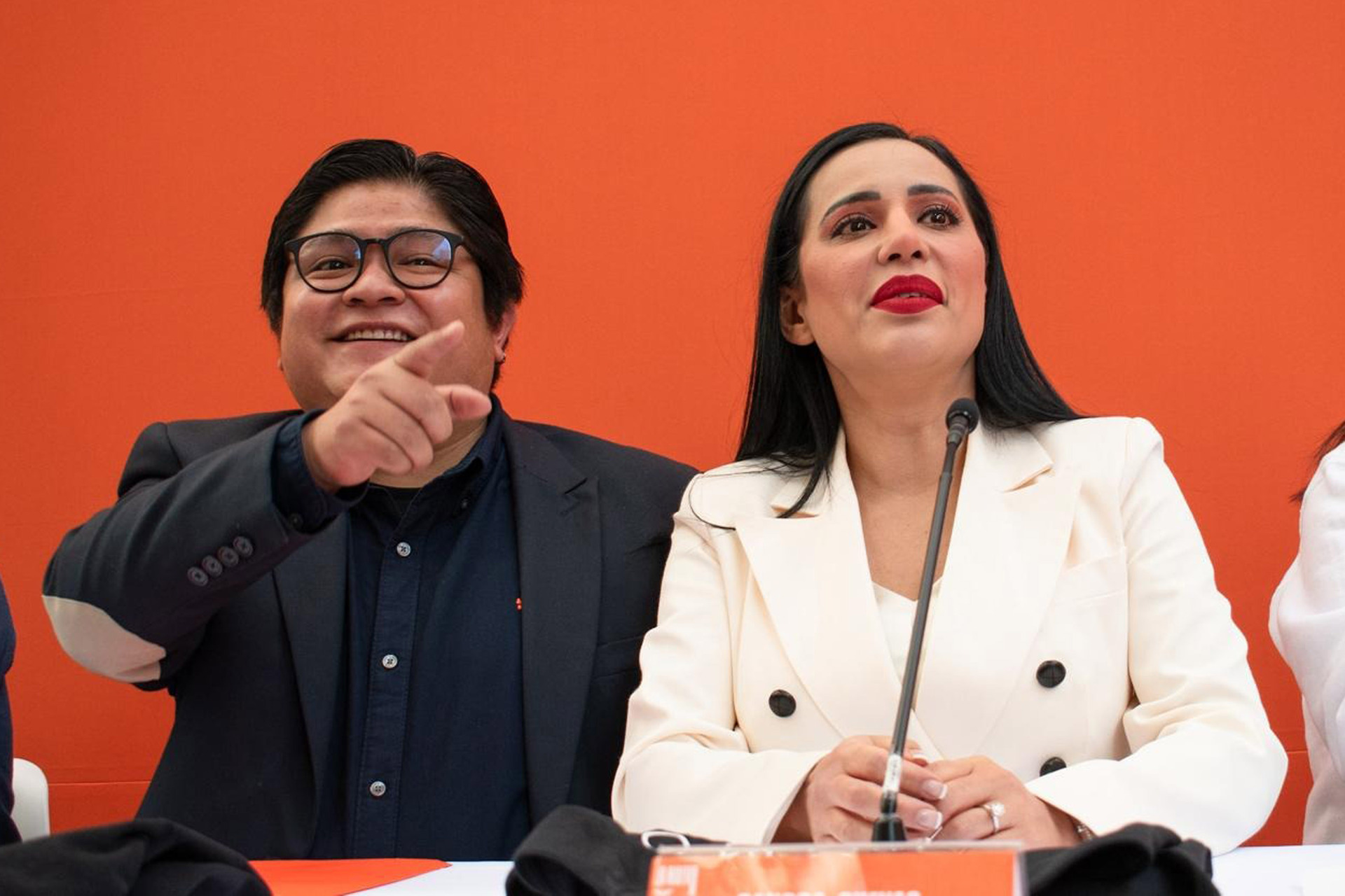 Sandra Cuevas y Alejandra Barrales se registran por MC al Senado
