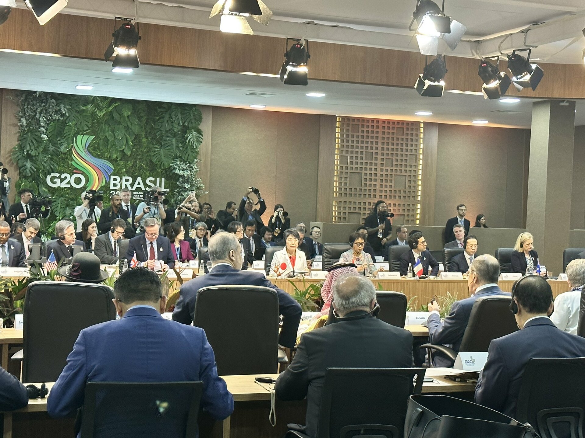 Blinken y Lavrov, sentados en la misma mesa de la reunión del G20 en Río