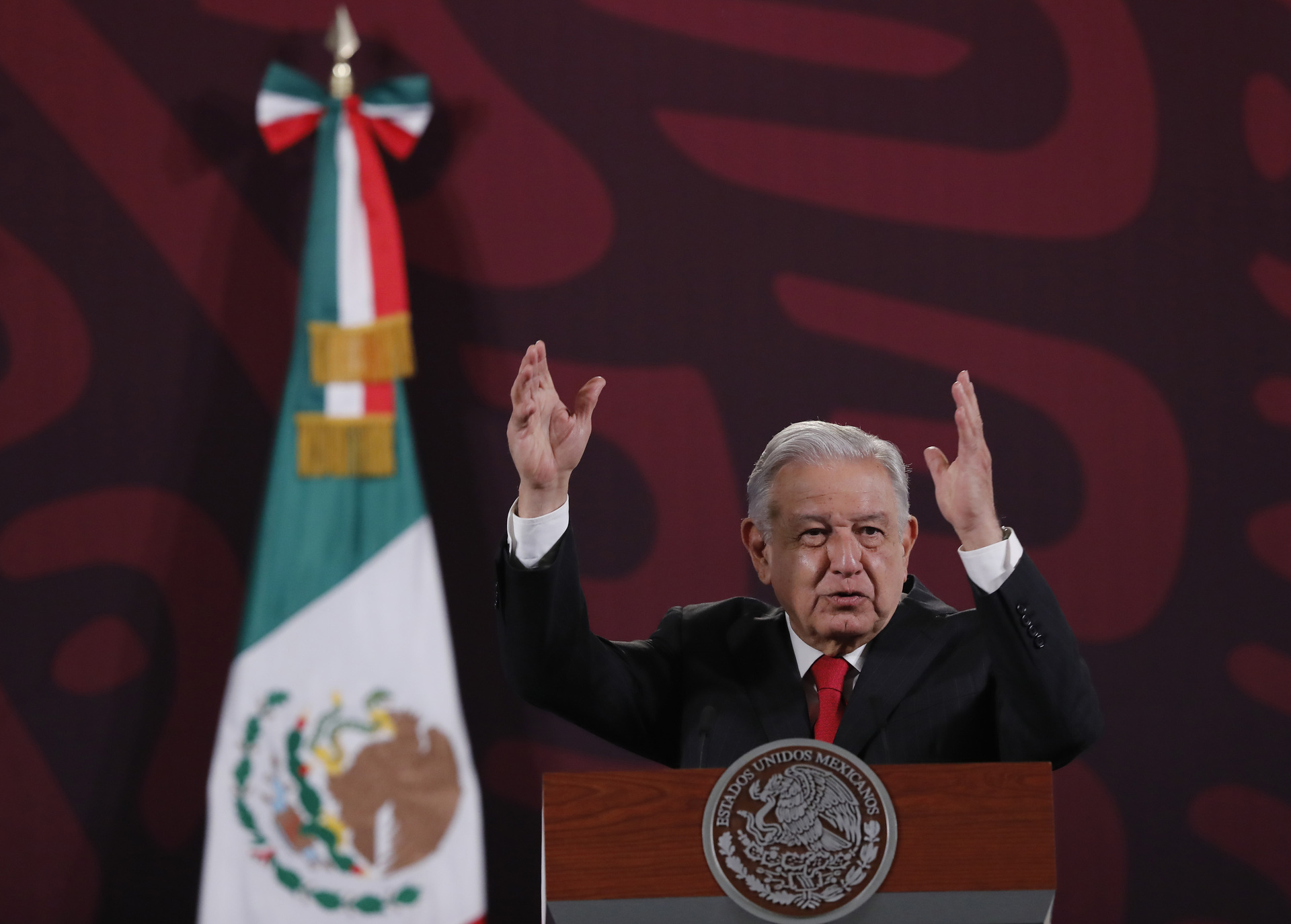Obrador tacha al Poder Judicial de corruptos por liberar a exjefe de Pemex