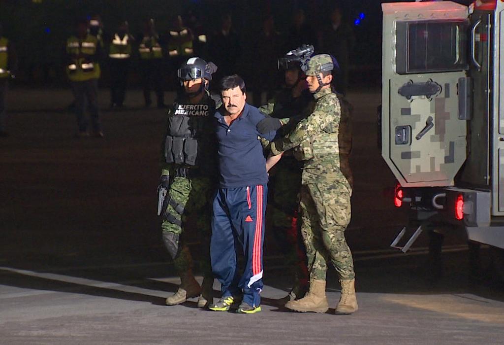 Joaquín Guzmán Loera durante su traslado a Estados Unidos. 