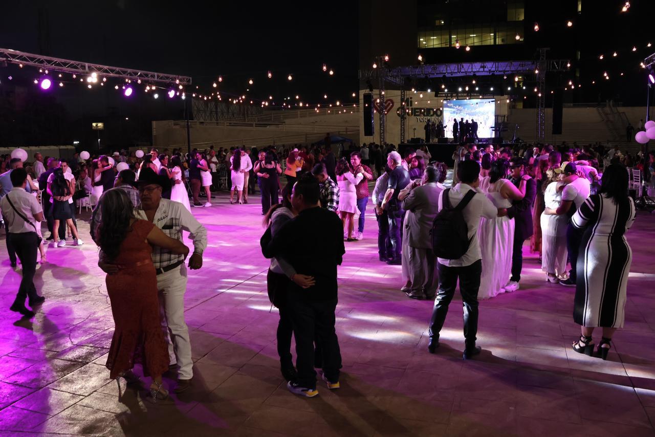 Parejas se dan el 'sí' en bodas comunitarias del DIF Torreón