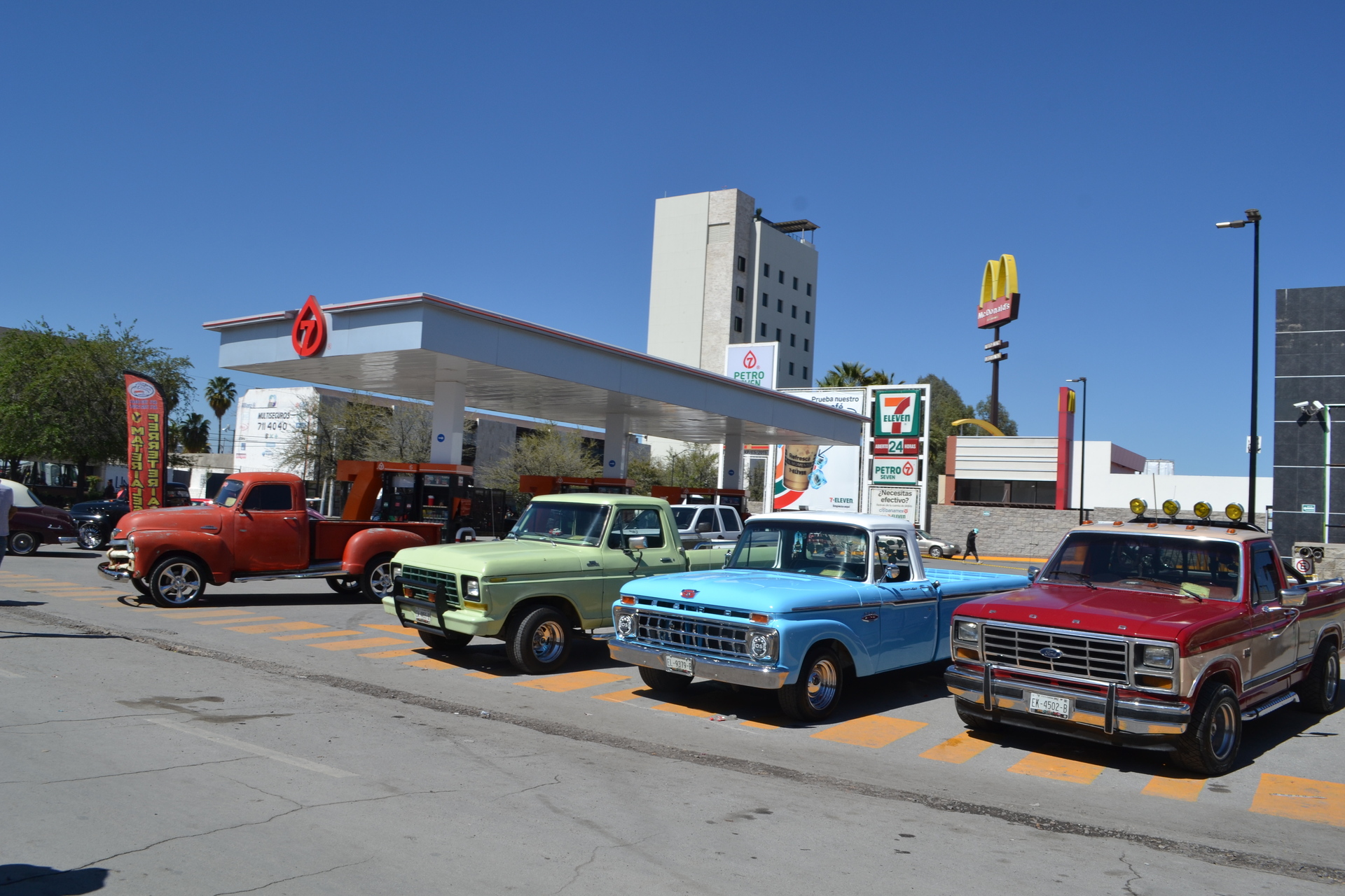 Celebran laguneros el Día del Auto Antiguo 2024