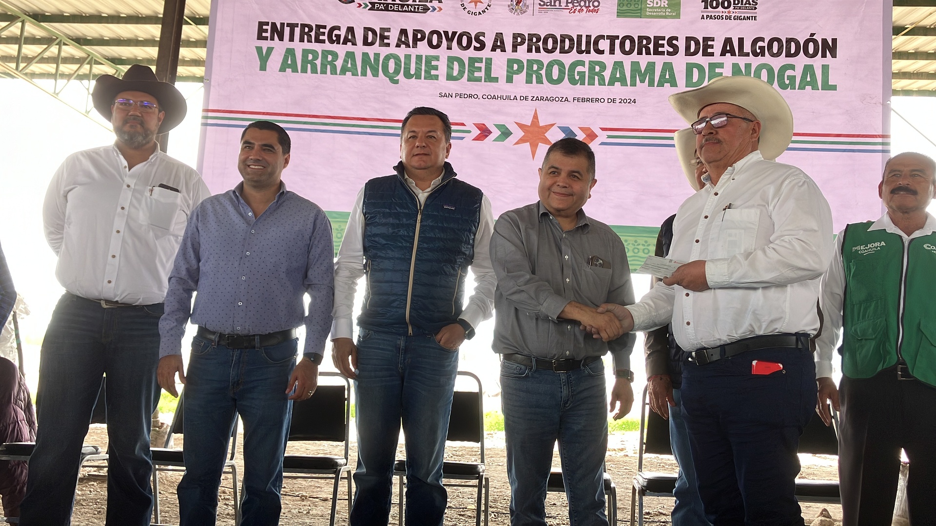 Entregan apoyos a productores de campo en el municipio de San Pedro
