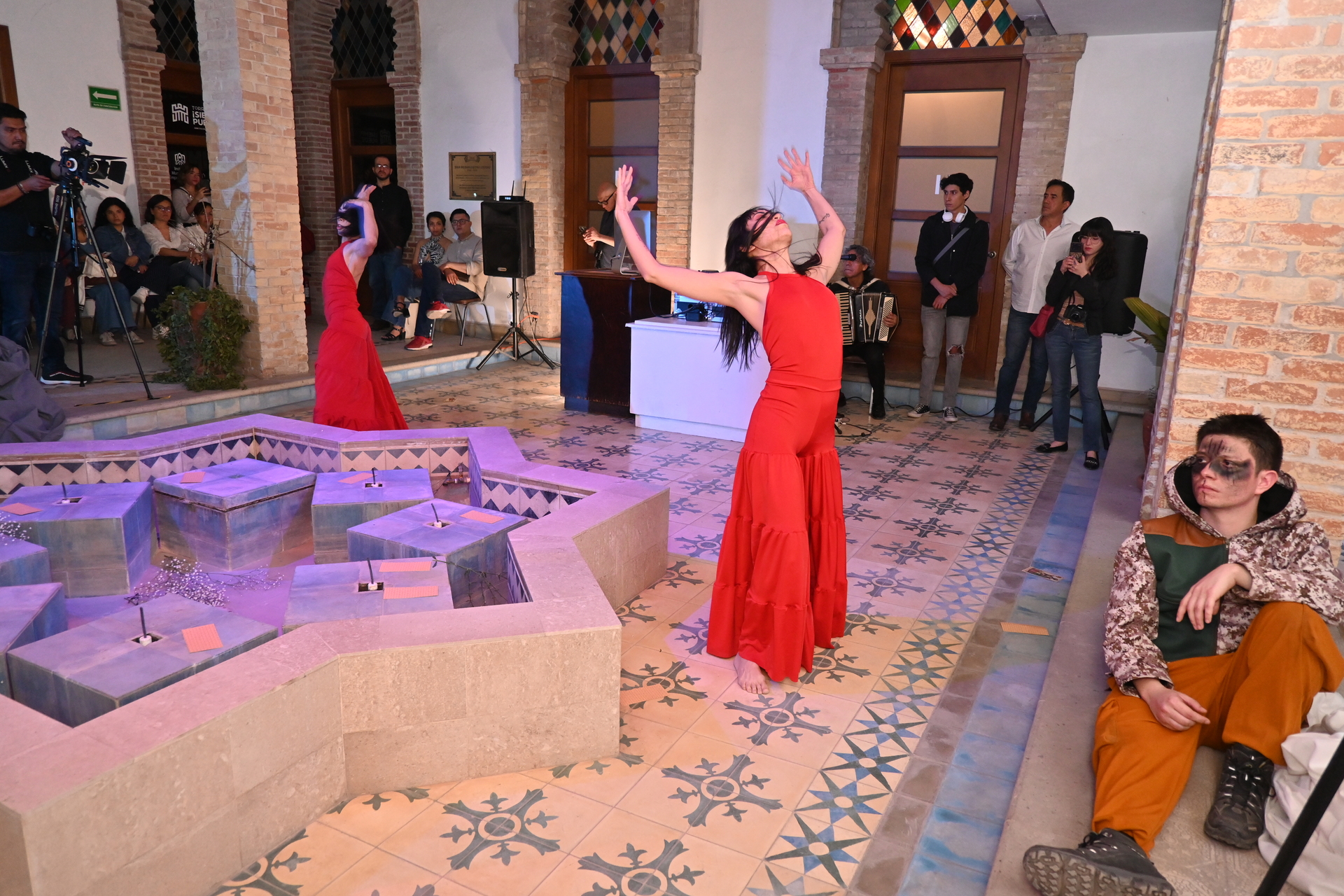 Espectáculo 'Enderlezi' une el arte y la moda en Casa Mudéjar