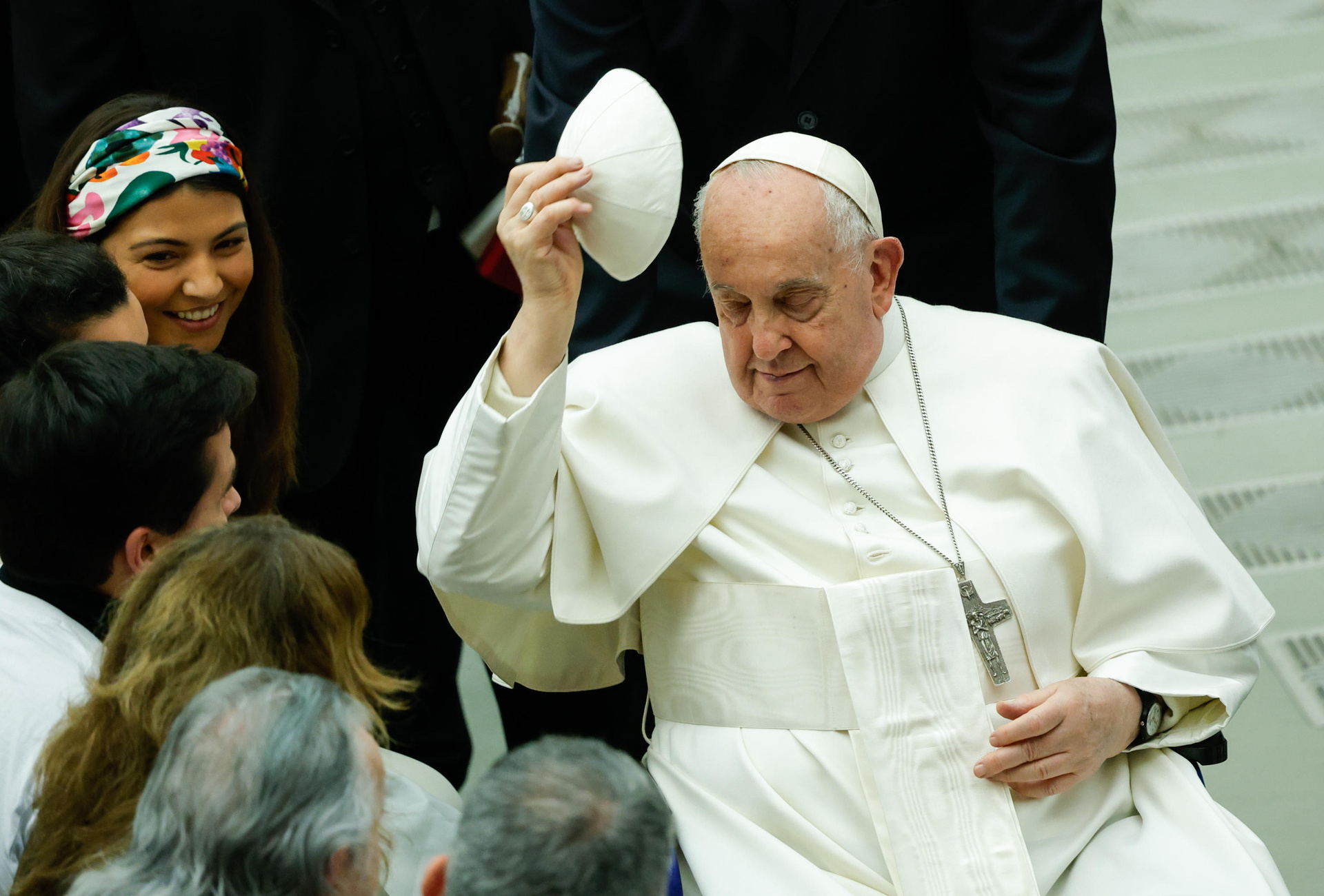 El papa lamenta el robo 'cruel' de la infancia por las guerras, drogas o migraciones