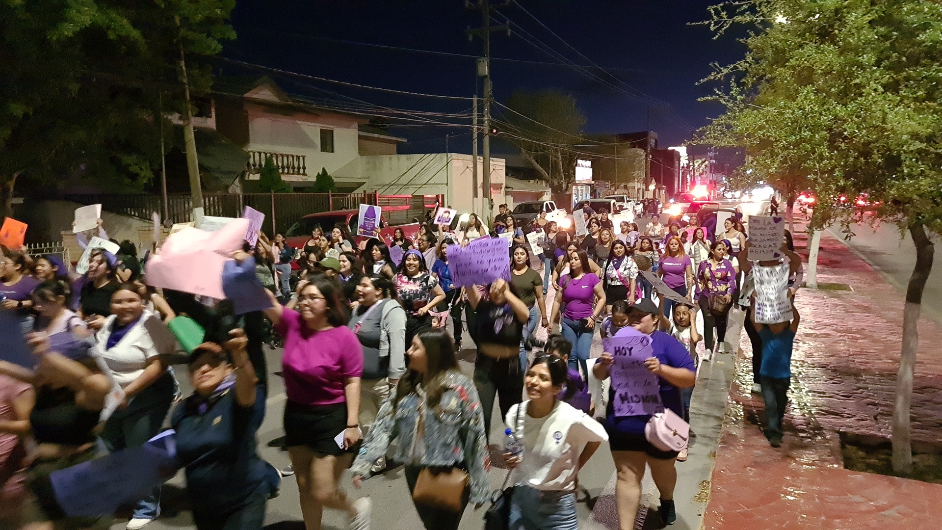 La exigencia incluyó castigo ejemplar de deudores alimentarios y penas severas a abusadores, violadores, violentadores.