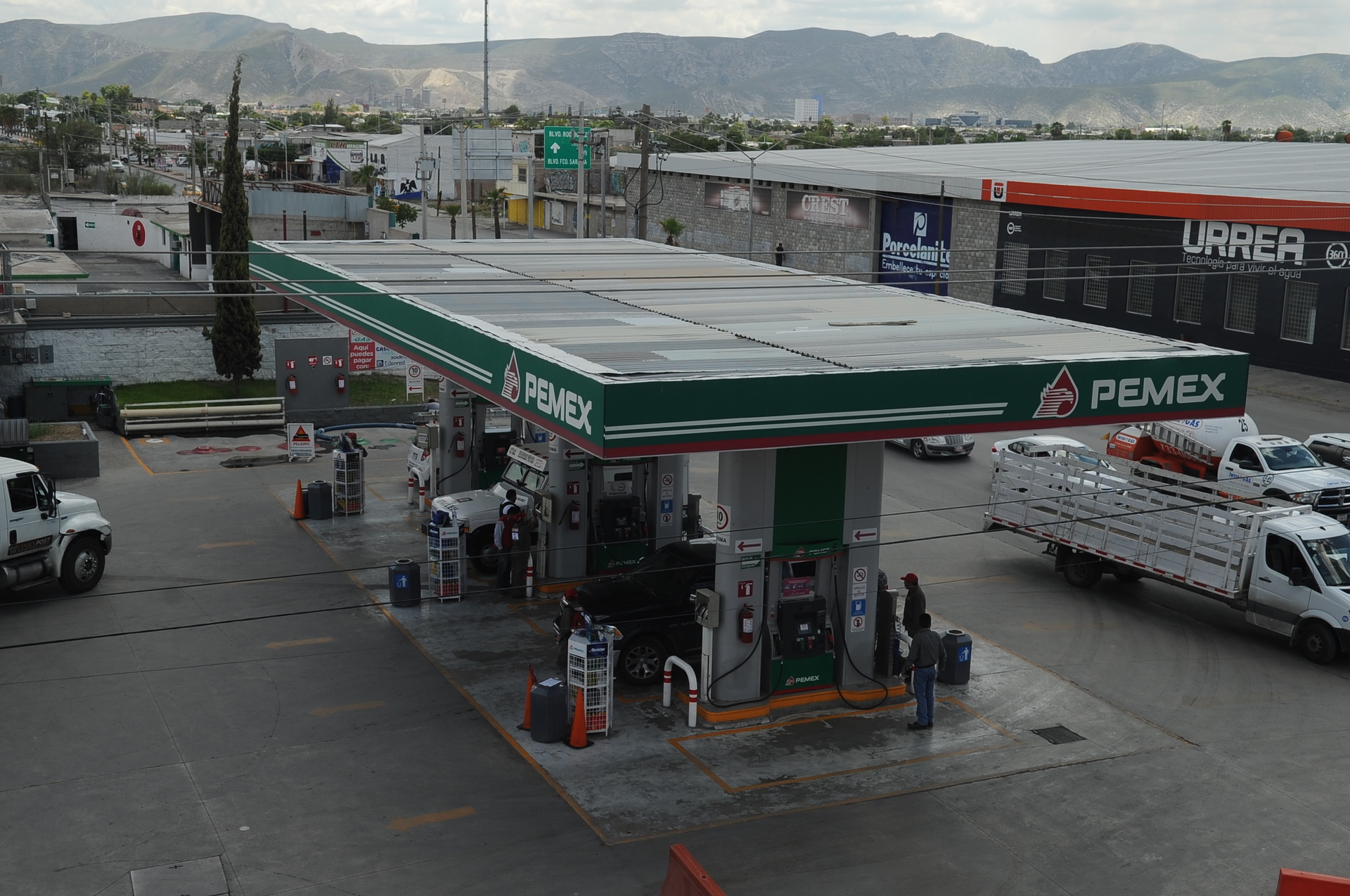 Aumentos en el precio de la gasolina golpean a la economía familiar, señala Jesús Berino Granados
