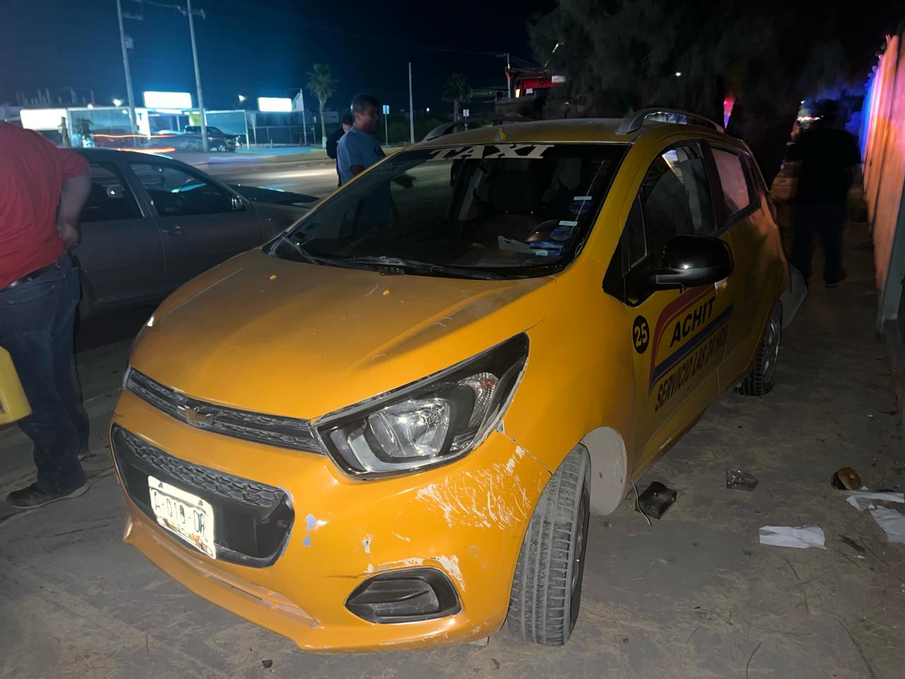 Conductor ignora semáforo en rojo y choca contra taxi que ingresaba al ...