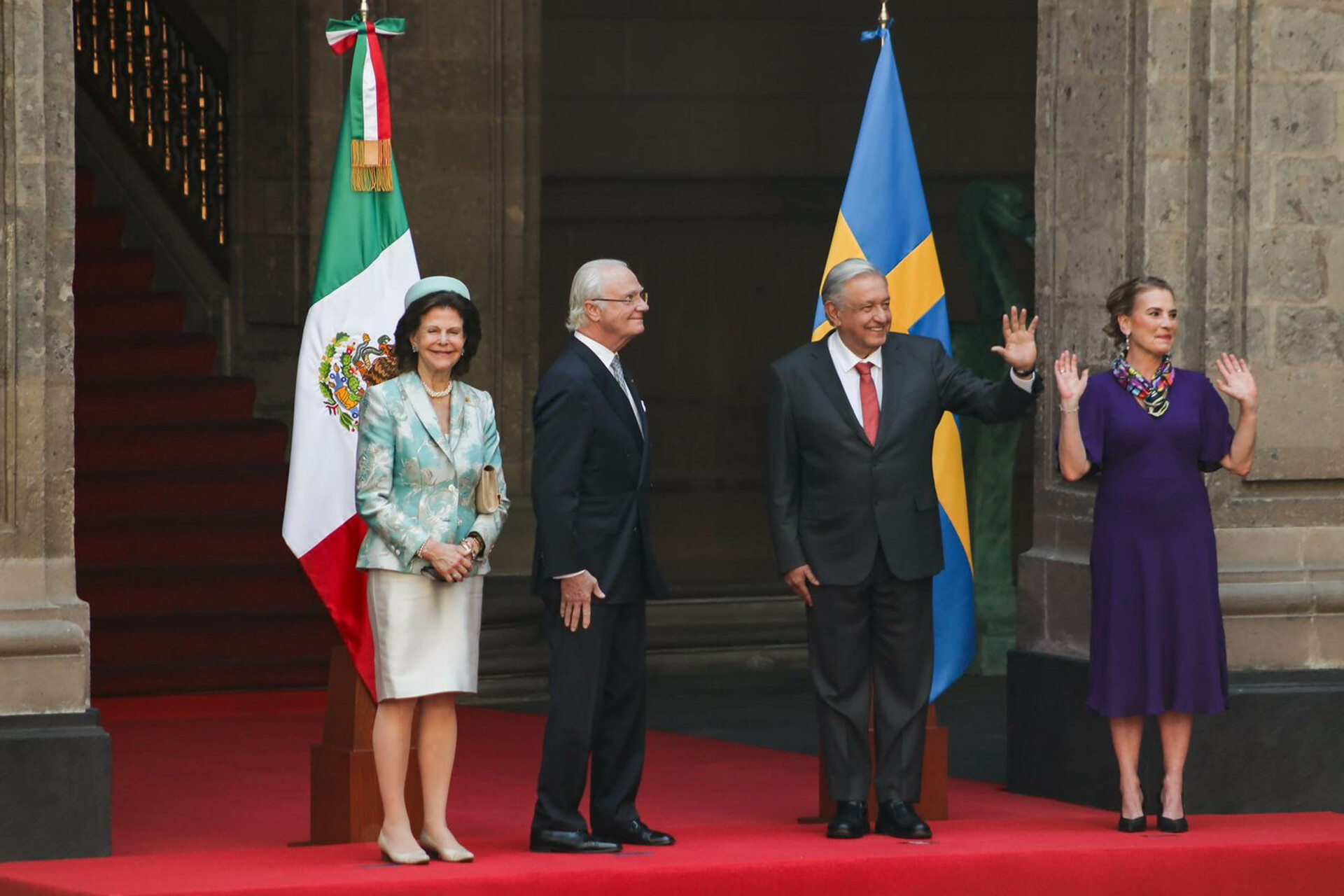  El presidente Andrés Manuel López Obrador y su esposa Beatriz Gutiérrez Müller reciben al rey Carlos XVI Gustavo y la reina Silvia, de Suecia. (EL UNIVERSAL)