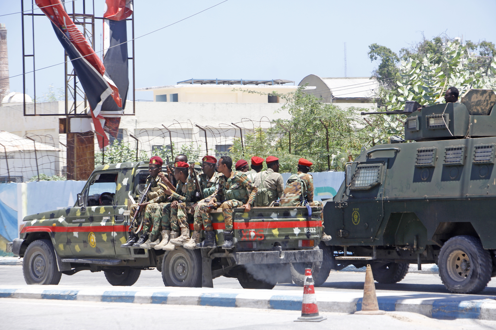 Fuerzas de Somalia abaten a miembros de Al Shabab que sitiaban hotel en la capital Mogadiscio