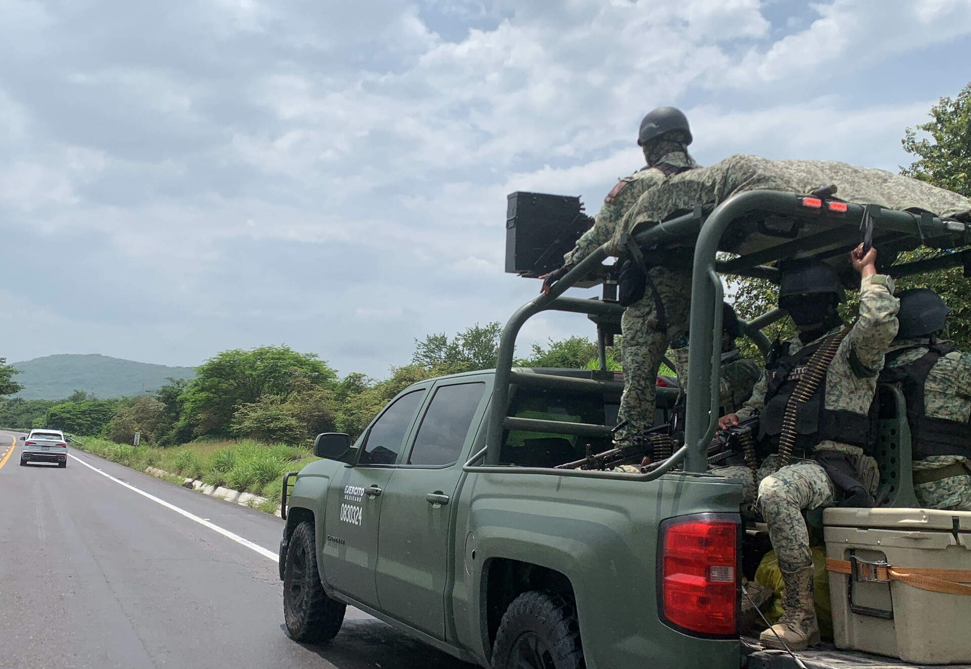 Militares patrullan carreteras en Michoacán. (ARCHIVO)