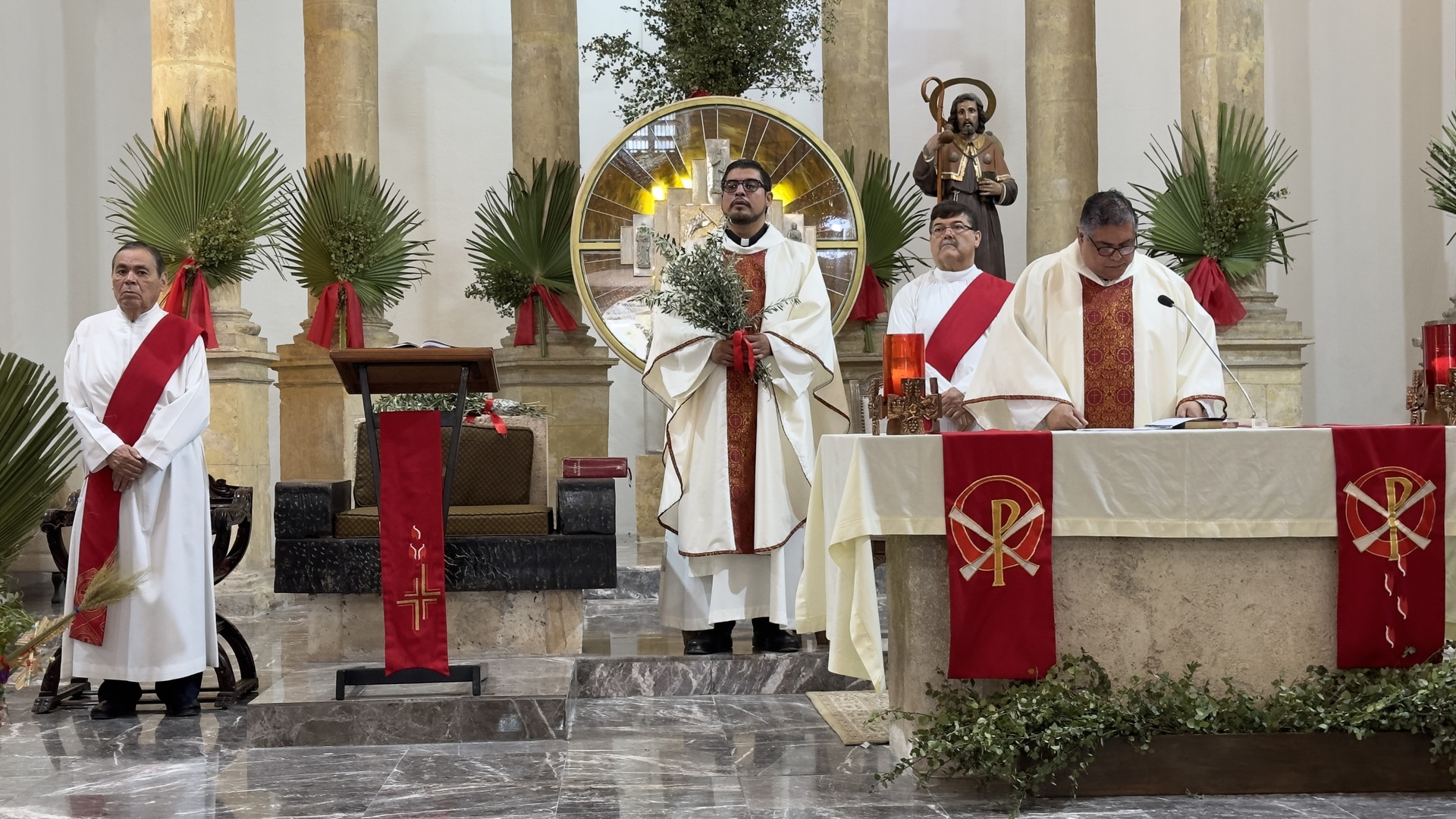 Católicos celebran Domingo de ramos en Monclova 