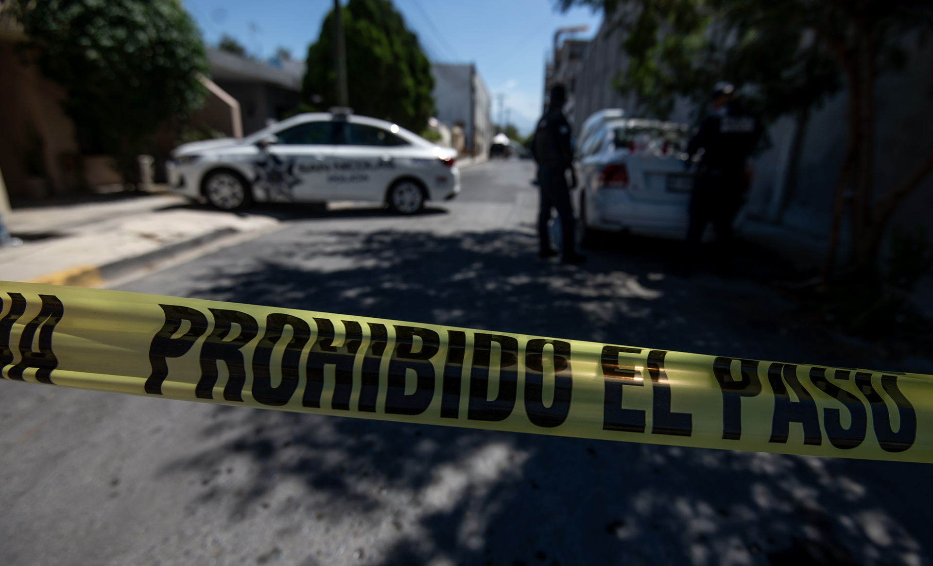 Cinta amarilla para prohibir el paso a una escena del crimen en Nuevo León. (ARCHIVO)