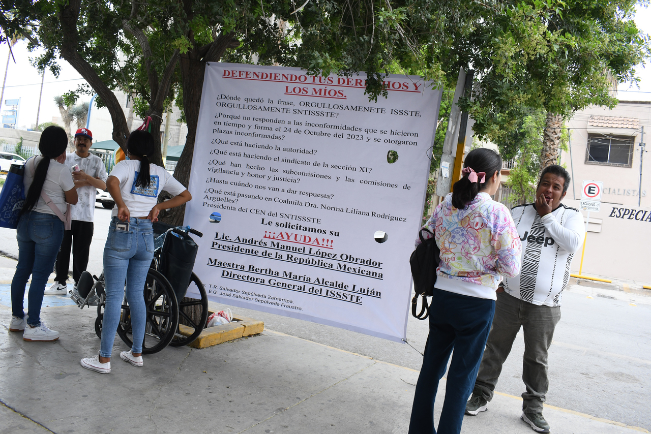 Esta semana se volvió a colocar una lona de inconformidad en el Hospital General del ISSSTE.