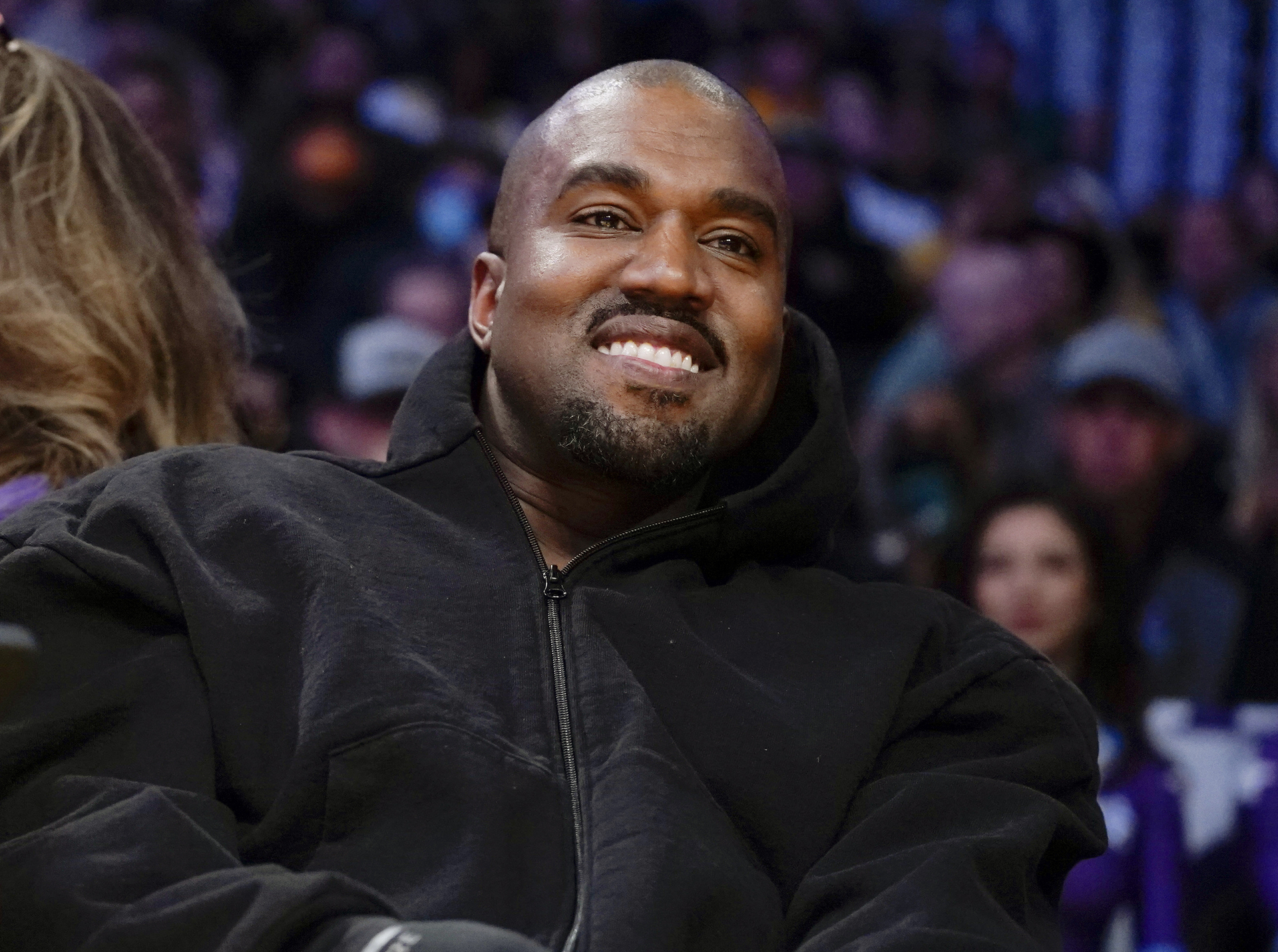 Kanye West afronta una demanda por discriminación racial y acoso de parte de un exempleado