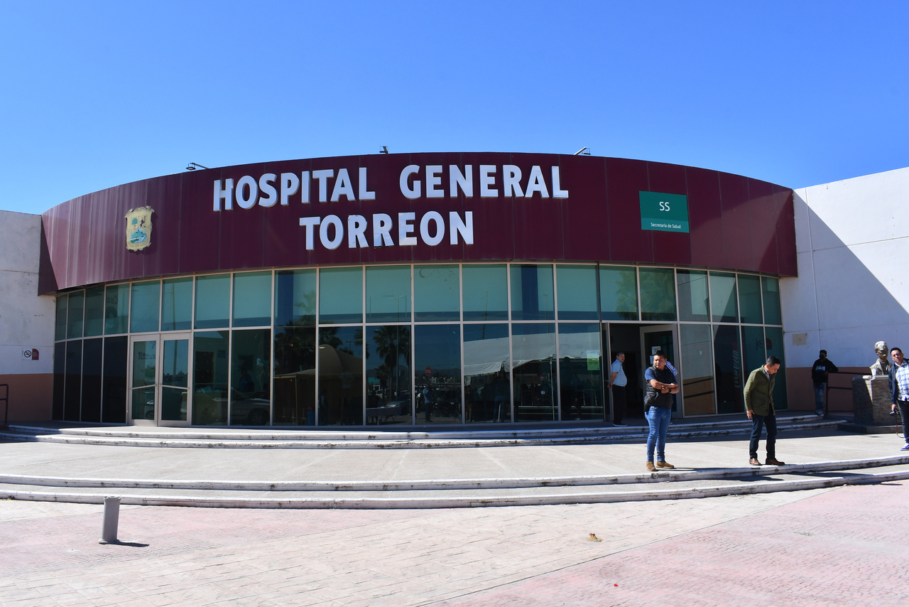 Usuarios del Hospital General de Torreón enfrentan dificultades debido a que está descompuesto el tomógrafo desde hace meses.