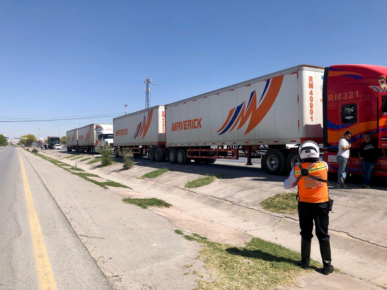 Comienzan multas por circular por periférico a operadores de camiones full