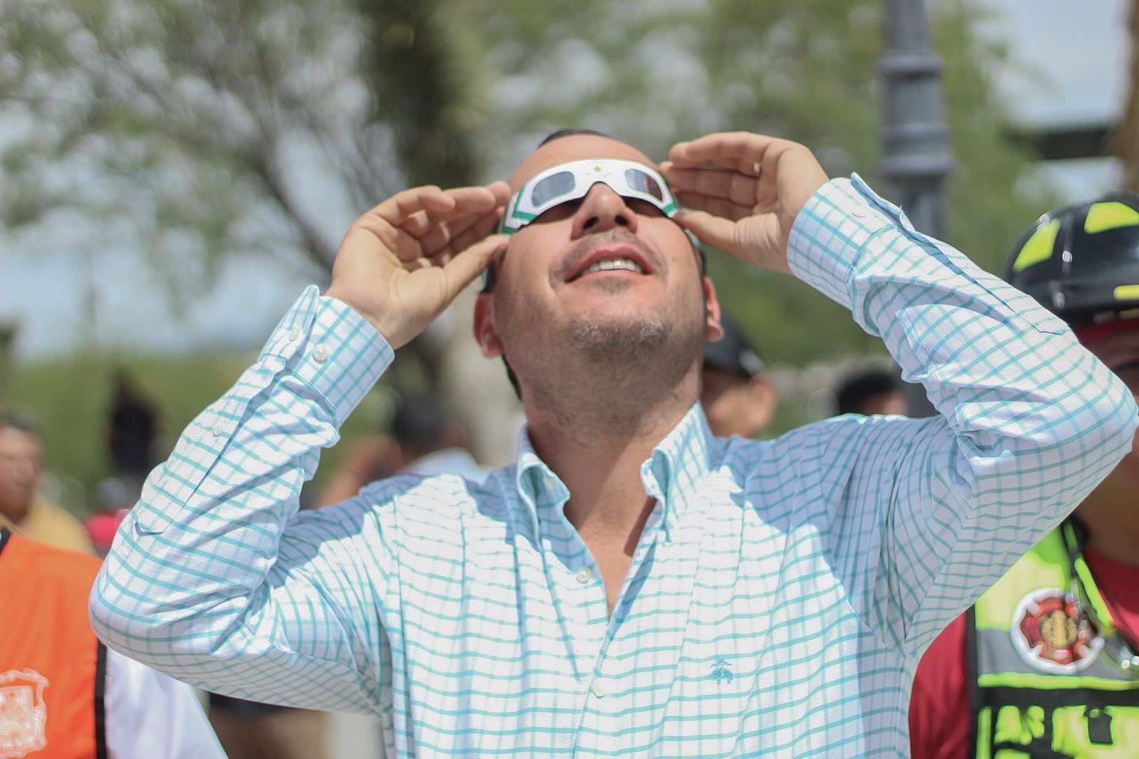 Cerca de 400 personas observaron el eclipse solar total desde Parras de la Fuente