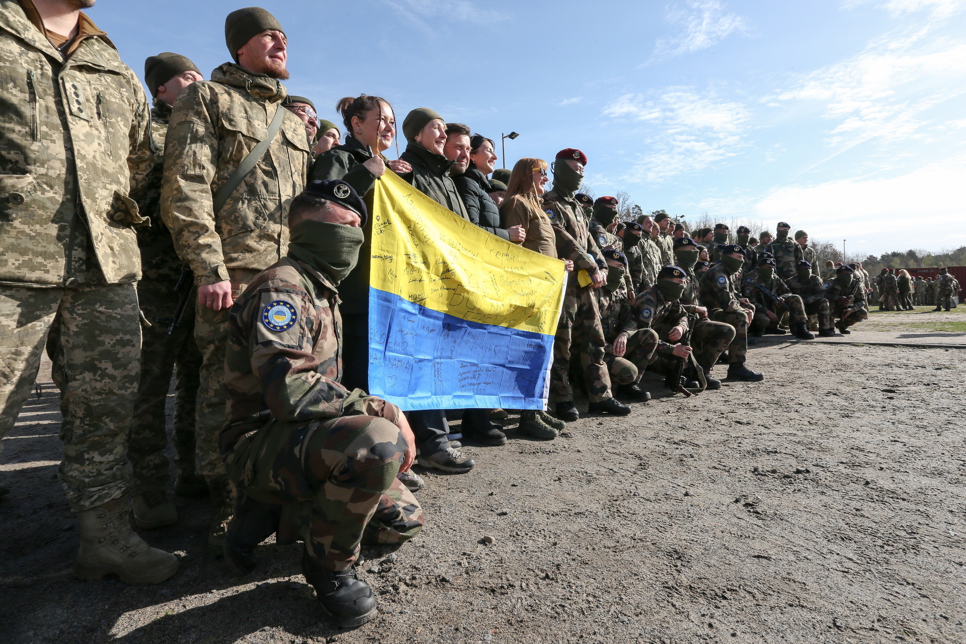 Soldados ucranianos en entrenamiento. (ARCHIVO)