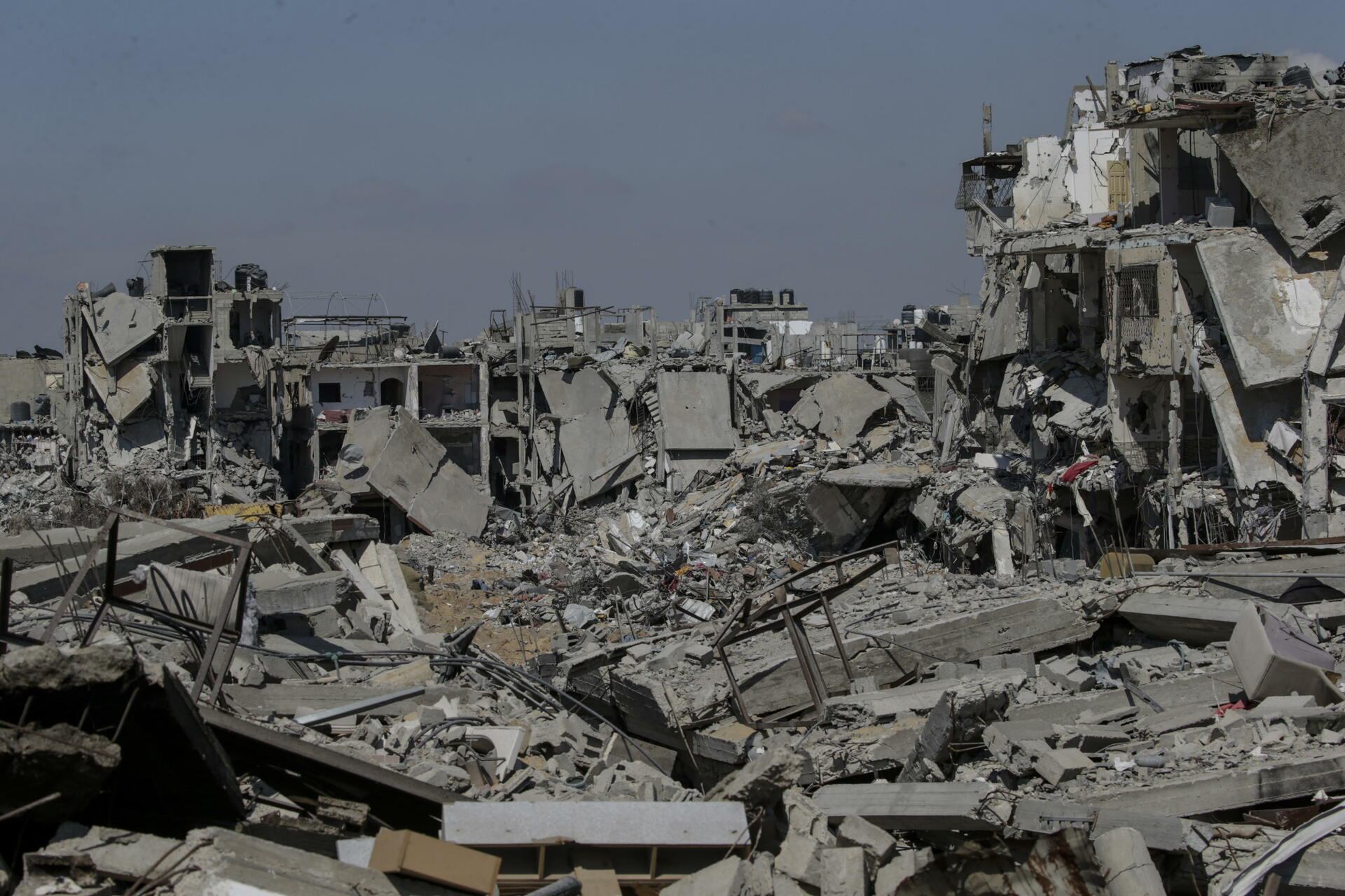 Edificios destruidos por ataque israelíes en  Khan Younis, Franja de Gaza. (EFE)