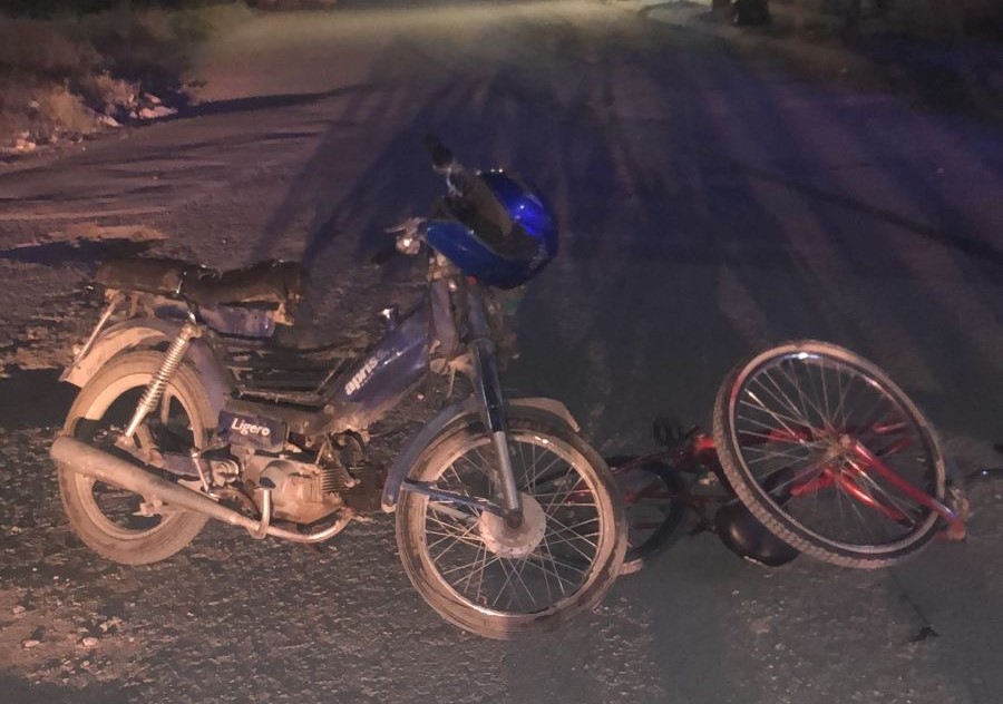 motocicleta de la marca Aprissa se impactó contra una bicicleta tipo balona en color rojo. (EL SIGLO DE TORREÓN)
