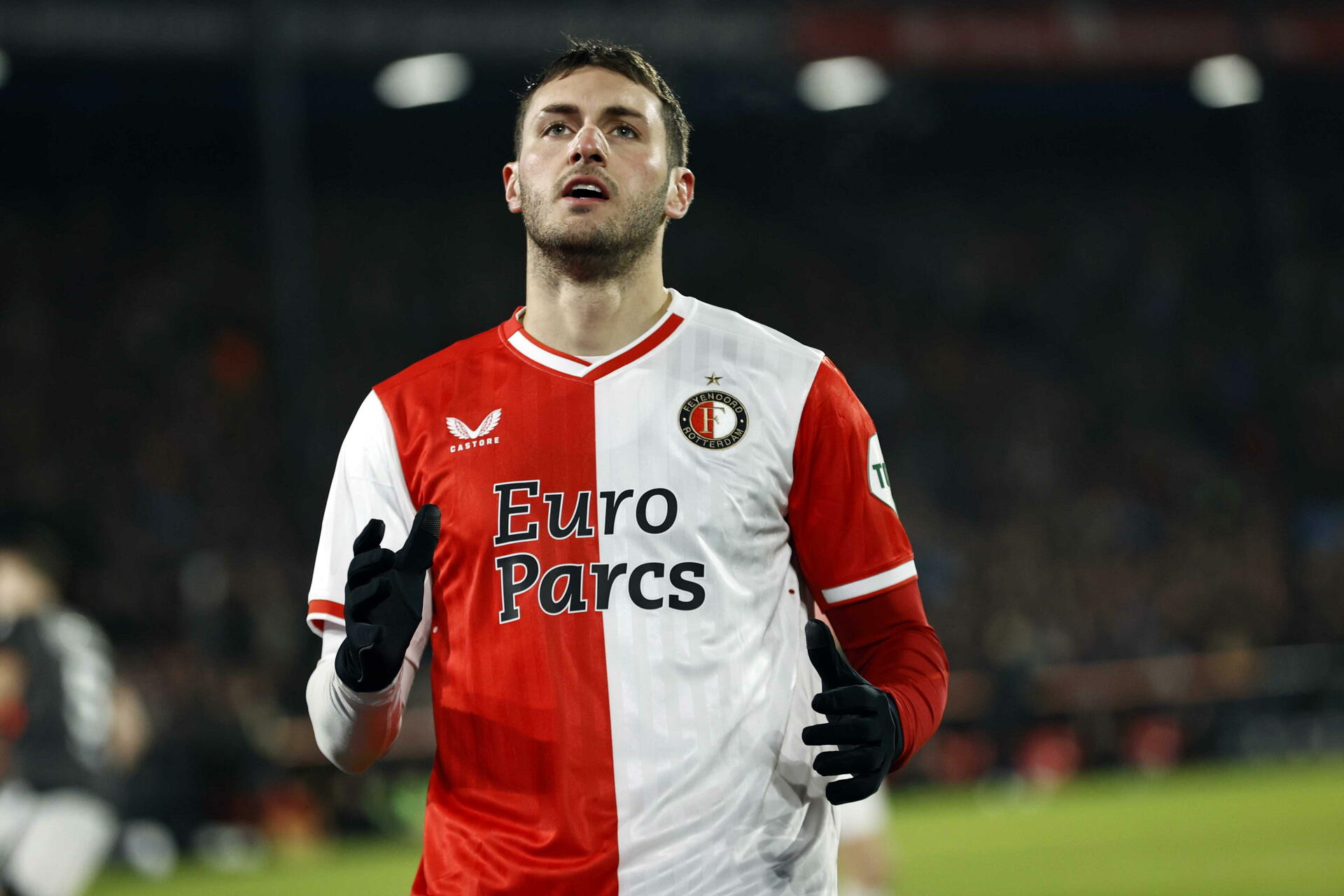 Santiago Giménez acepta que tiene altibajos en Feyenoord