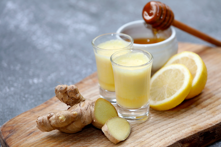 Beneficio de tomar un shot de jengibre con limón en la mañana