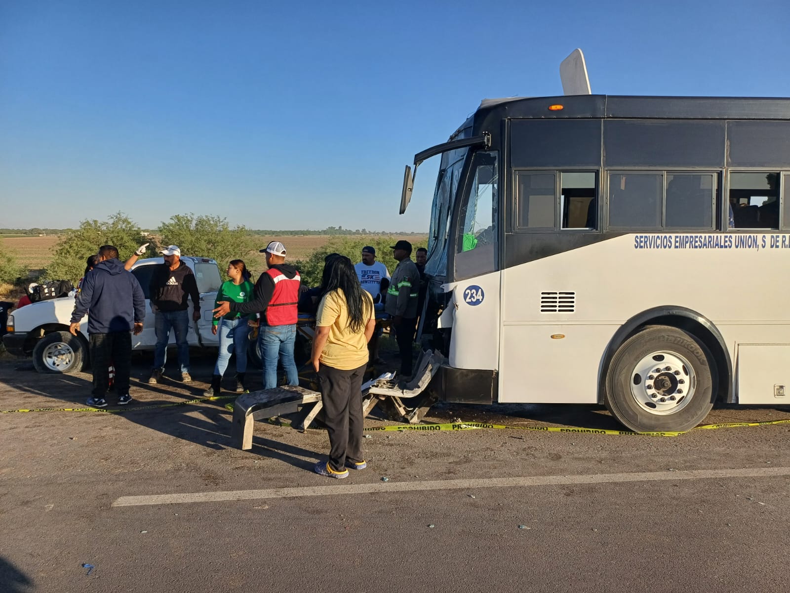 Choque de camiones de personal en la carretera Torreón - San Pedro deja 60 lesionados