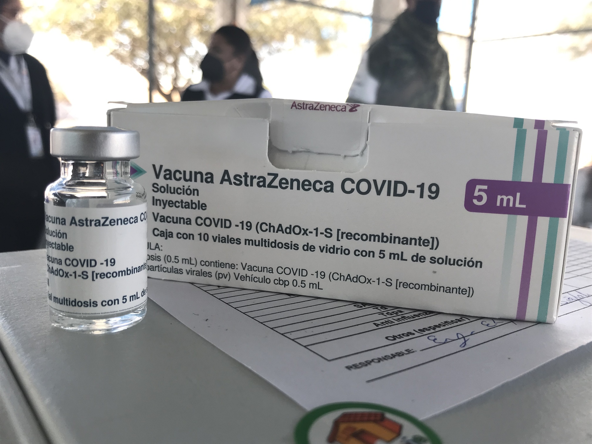 AstraZeneca admite que su vacuna antiCovid puede provocar trombosis y efectos secundarios 