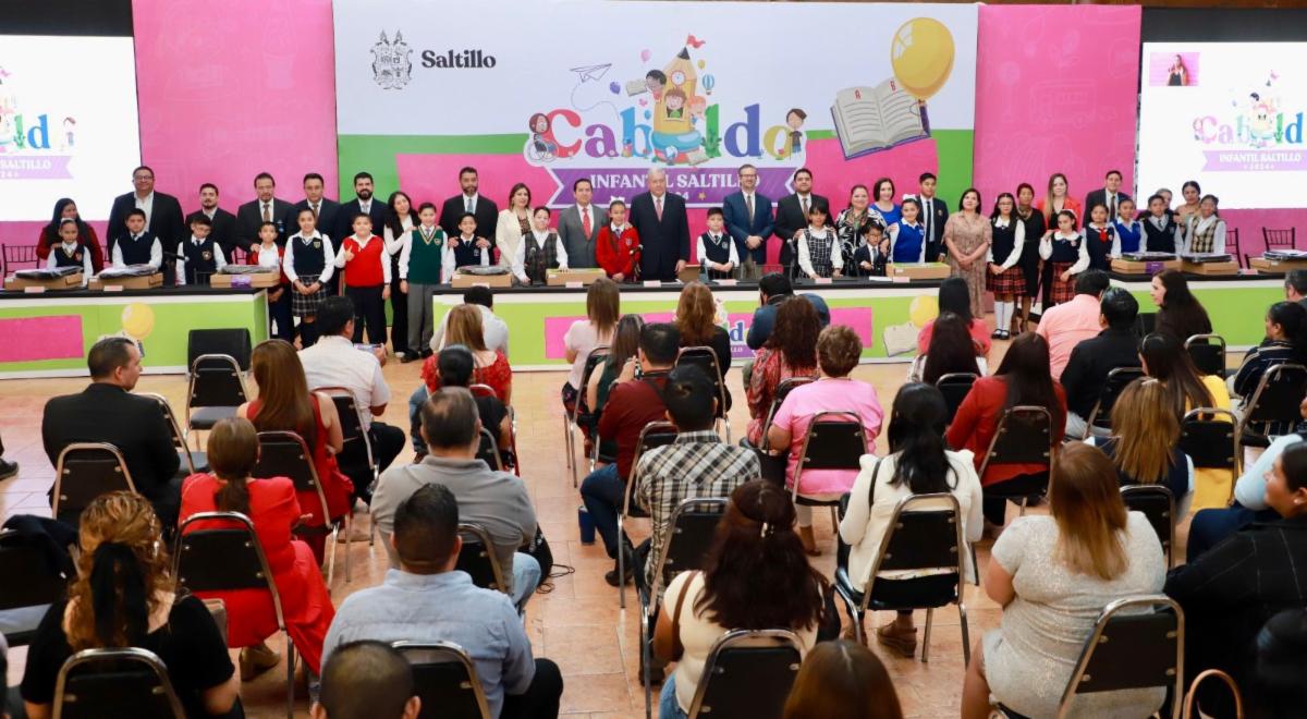 Niñas y niños del Cabildo Infantil 2024 alzaron la voz y presentaron ante el alcalde de Saltillo, José María Fraustro Siller, sus mejores propuestas. (ISABEL AMPUDIA)