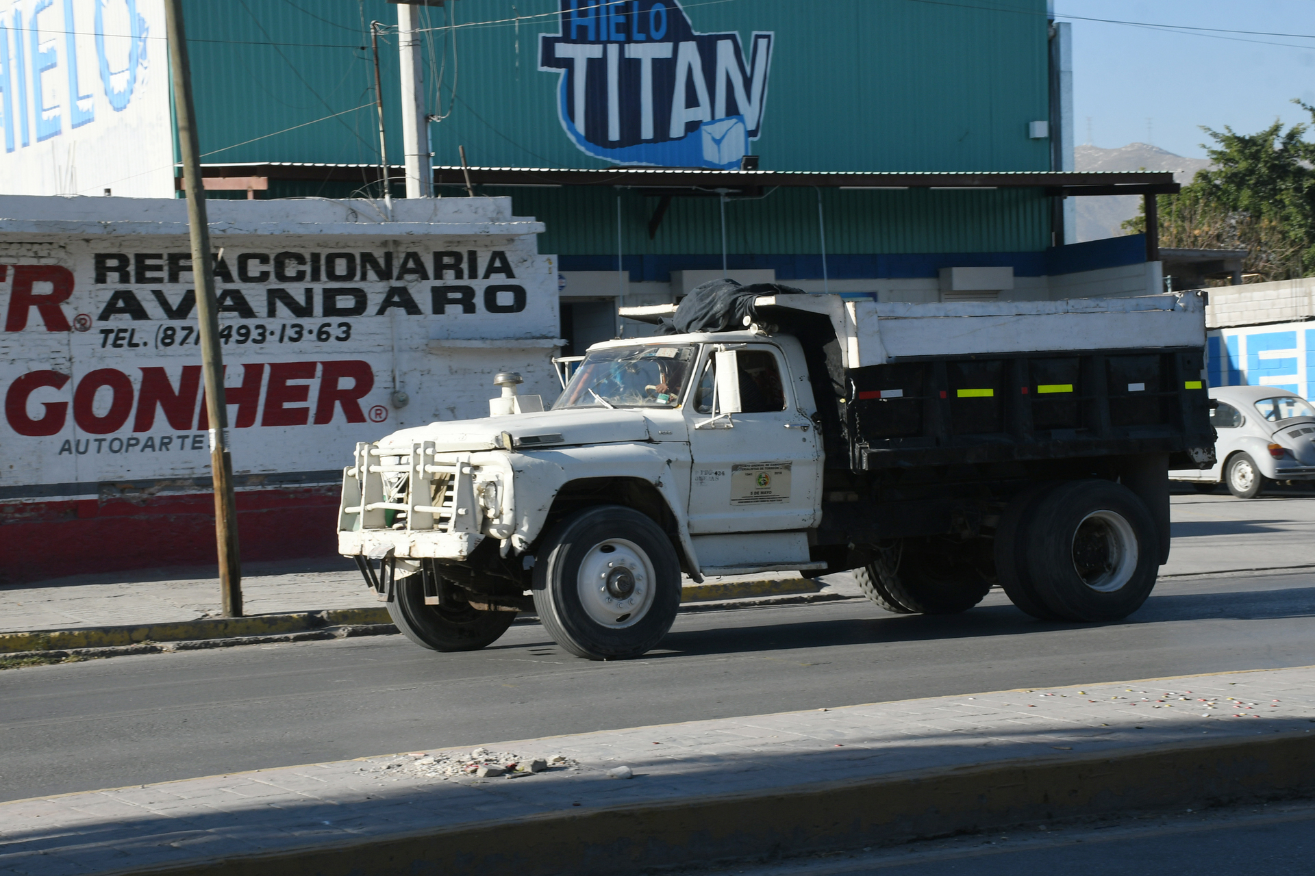 Sancionarán a camiones materialistas que dejen grava y tierra en vialidades de Torreón