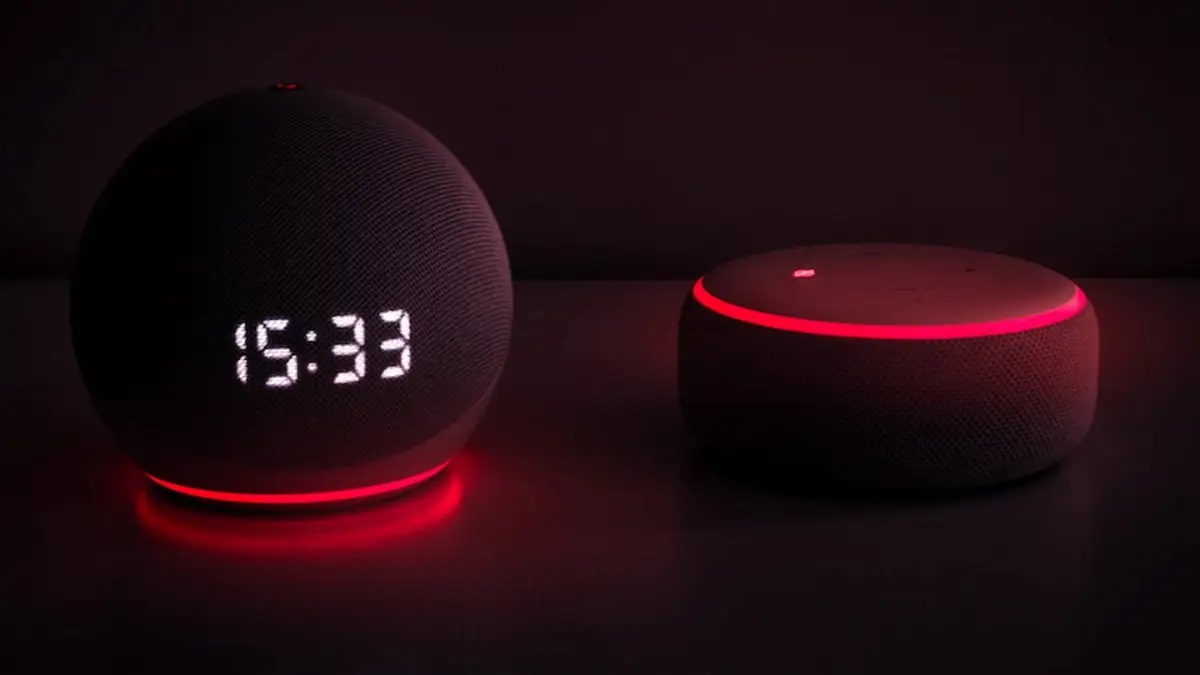 ¿Qué significa la luz roja en el dispositivo Alexa? 