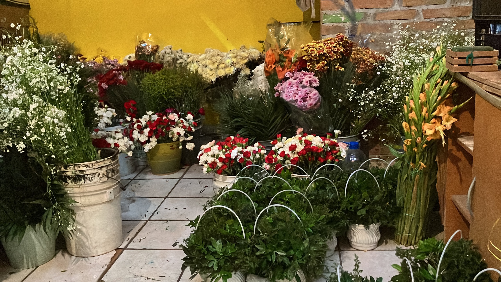 Pese a aumentos, floristas de San Pedro tienen buenas expectativas en ventas del Día de las madres