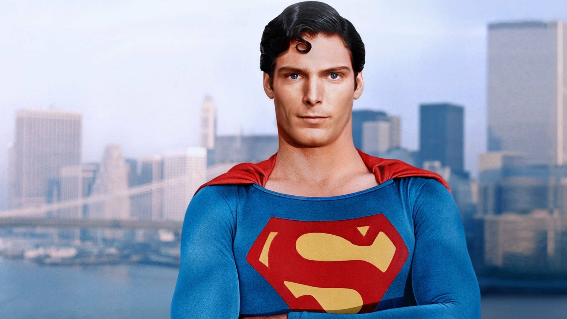Christopher Reeve. Como protagonista de la cinta de 1978 permitió al público ver por primera vez al héroe luciendo al máximo los colores rojo y azul.
