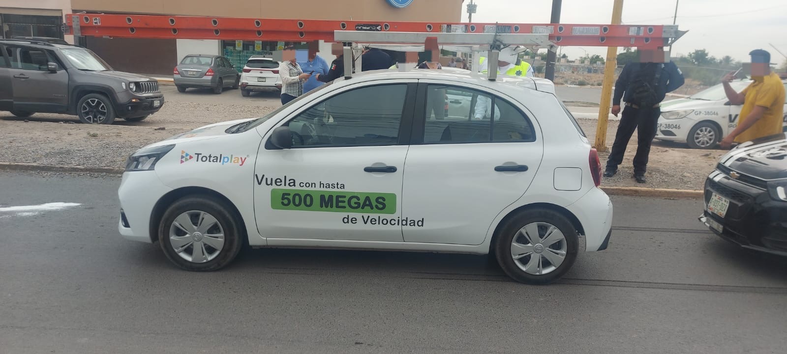 Auto compacto arrolla a peatón en Gómez Palacio