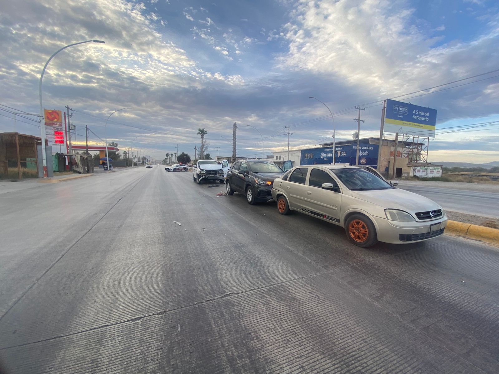 Se registra carambola de tres vehículos en la carretera Gómez Palacio-Jimenez 